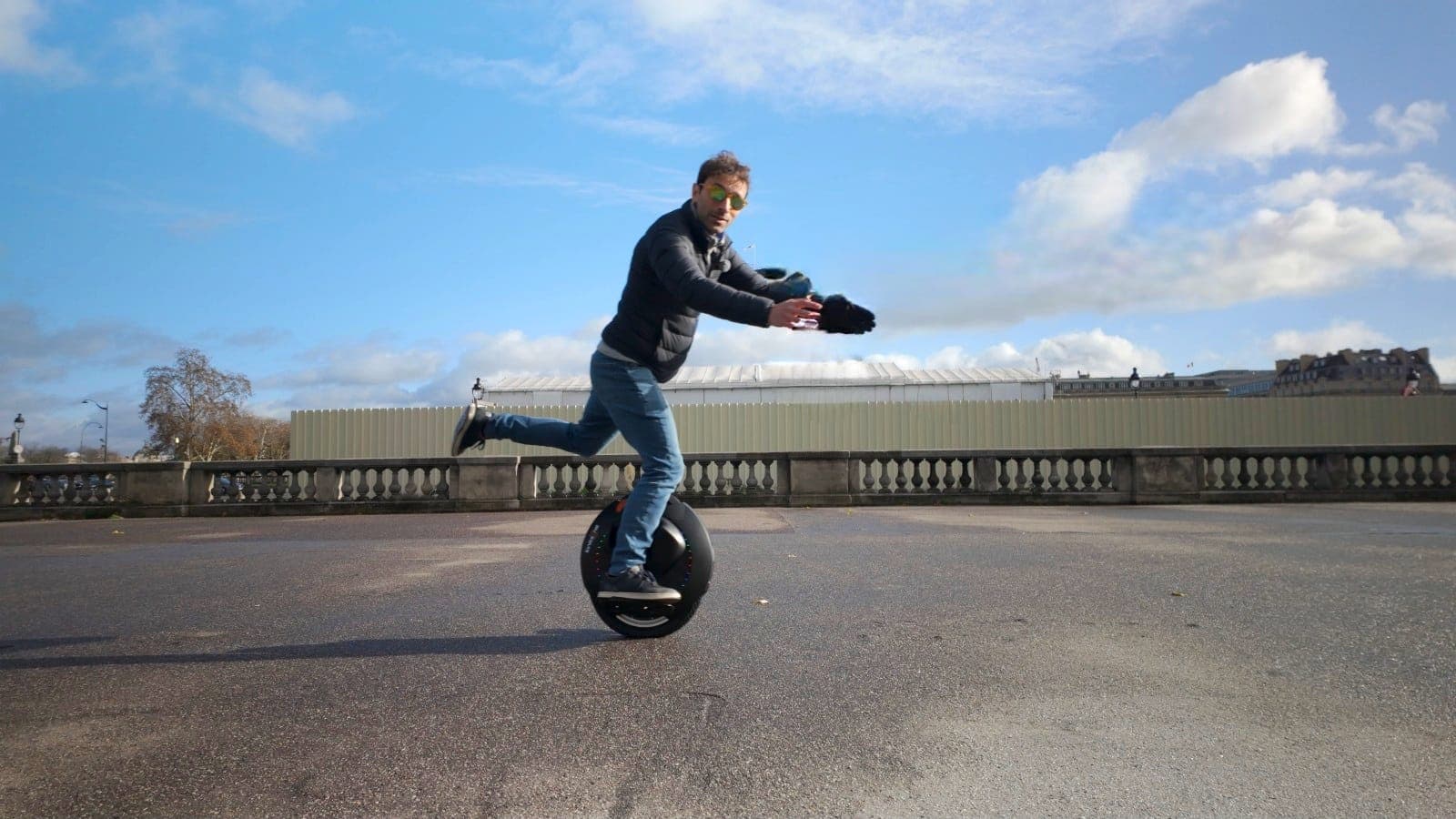 Personne avec une roue